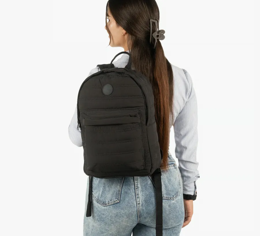 Morral Lugano negro acolchado en uso